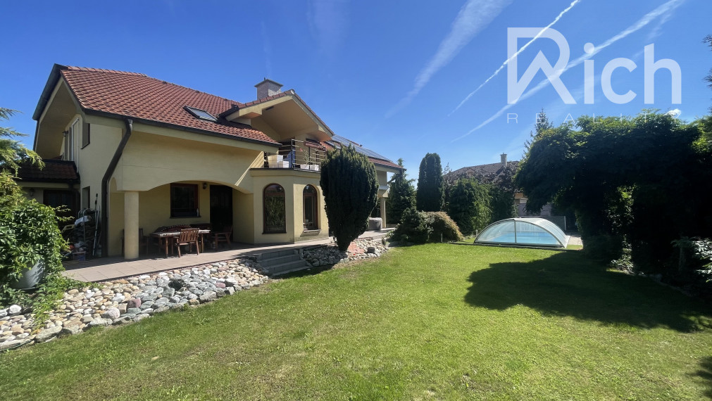 5 izbový rodinný dom s bazénom v Maduniciach