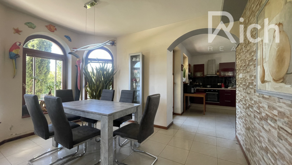 5 izbový rodinný dom s bazénom v Maduniciach