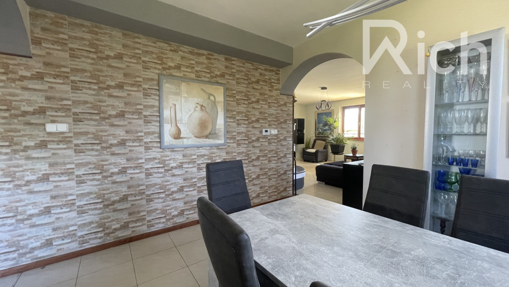 5 izbový rodinný dom s bazénom v Maduniciach