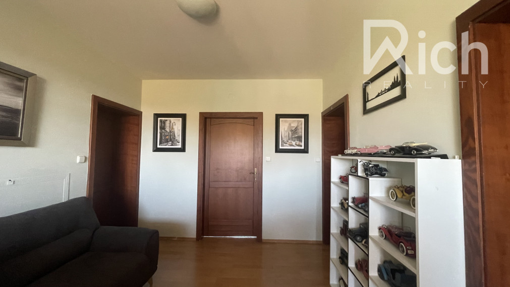 5 izbový rodinný dom s bazénom v Maduniciach