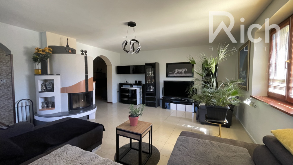 5 izbový rodinný dom s bazénom v Maduniciach