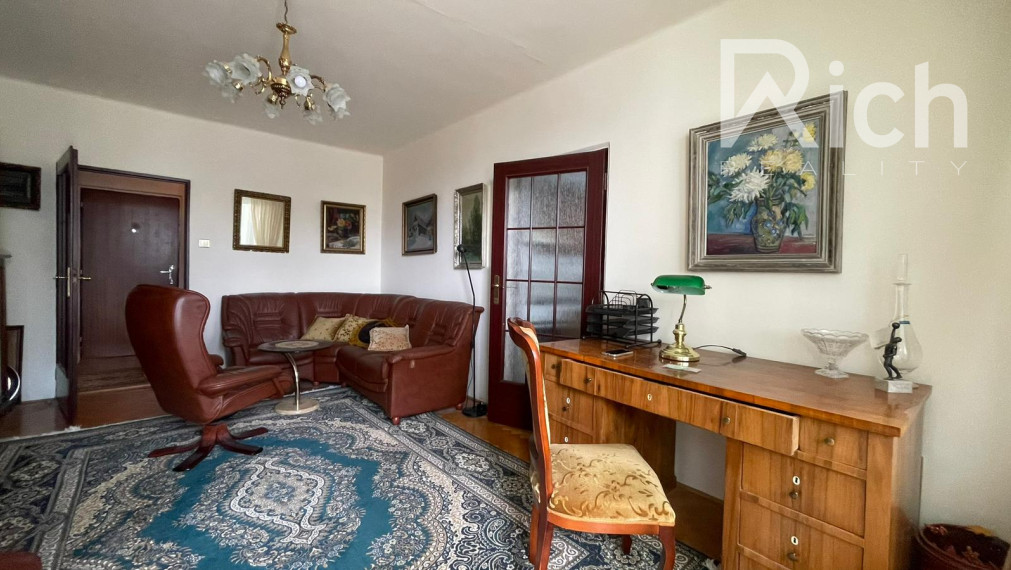 PREDAJ, priestranný 3 izbový byt s balkónom, garážou, Tamaškovičova ulica