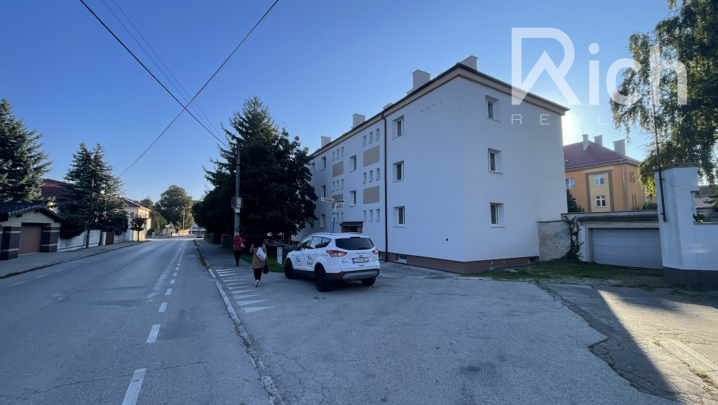 Na predaj, dvojgaráž v blízkosti centra mesta