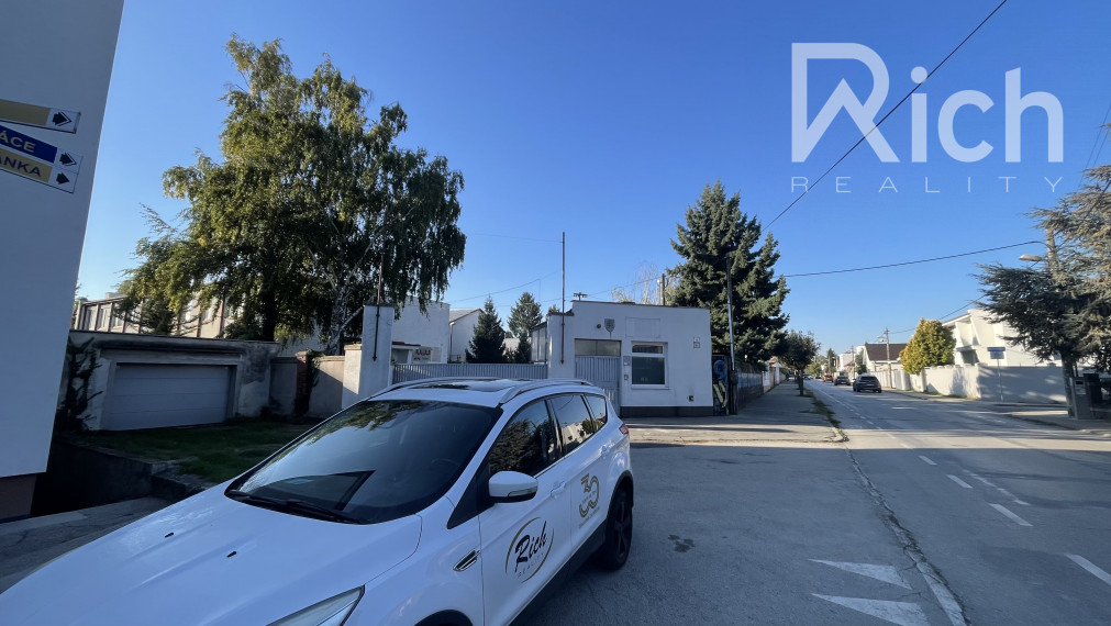 Na predaj, dvojgaráž v blízkosti centra mesta