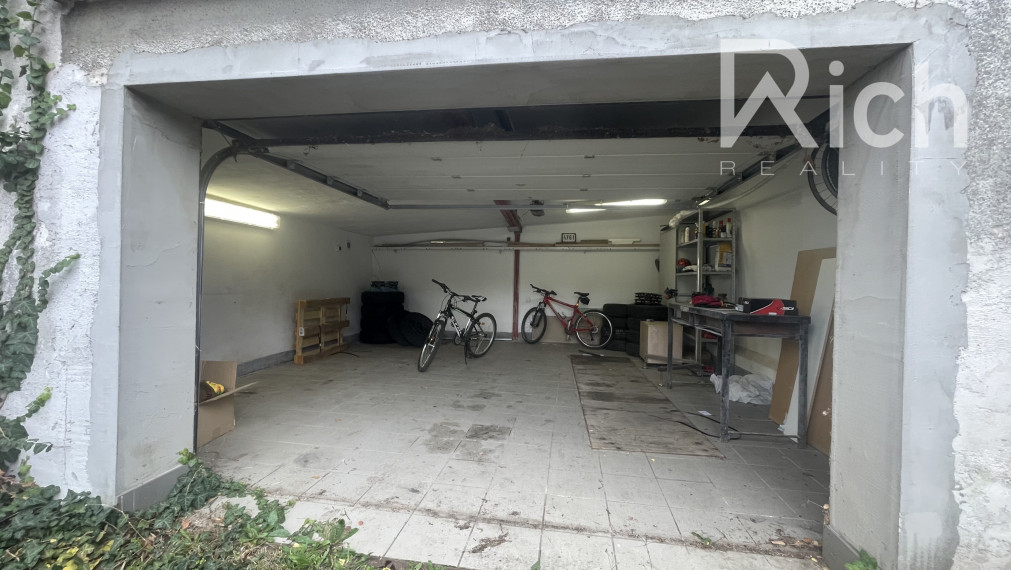 Na predaj, dvojgaráž v blízkosti centra mesta