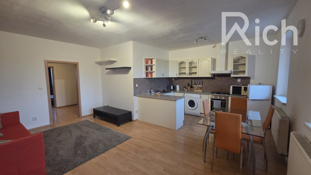 Na prenájom, 2 izbový byt s balkónom na Družbe