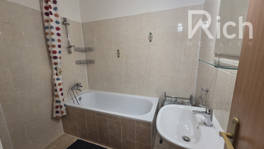 Na prenájom, 2 izbový byt s balkónom na Družbe