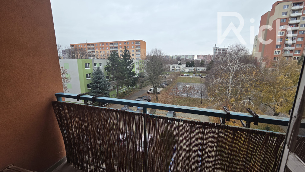 Na prenájom, 2 izbový byt s balkónom na Družbe