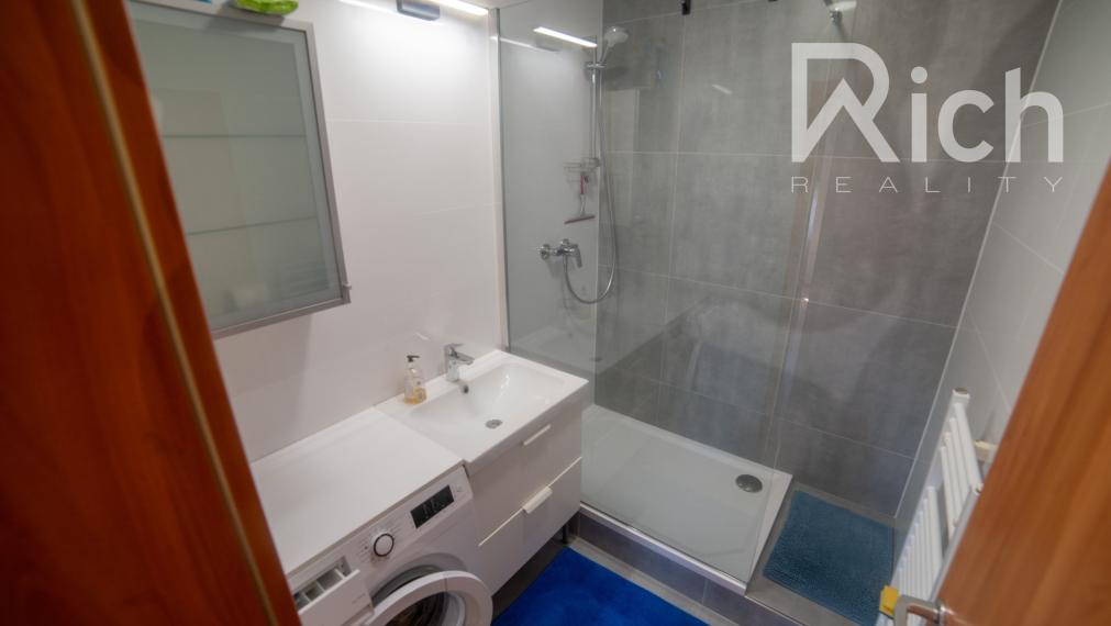 Na prenájom 2 izb.zariadený byt s balkónom a garáž. parkovaním v centre mesta Trnava.