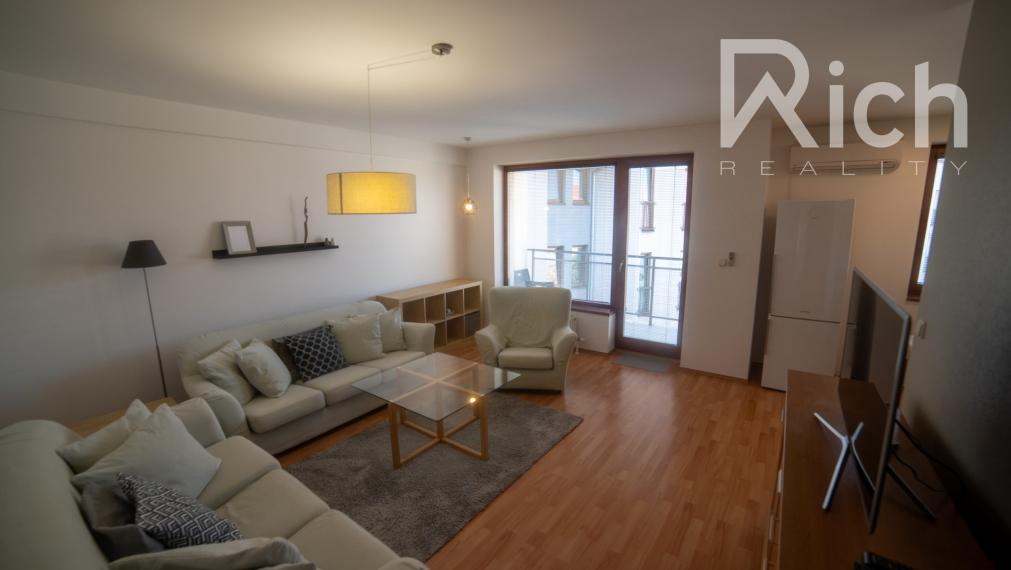 Na prenájom 2 izb.zariadený byt s balkónom a garáž. parkovaním v centre mesta Trnava.