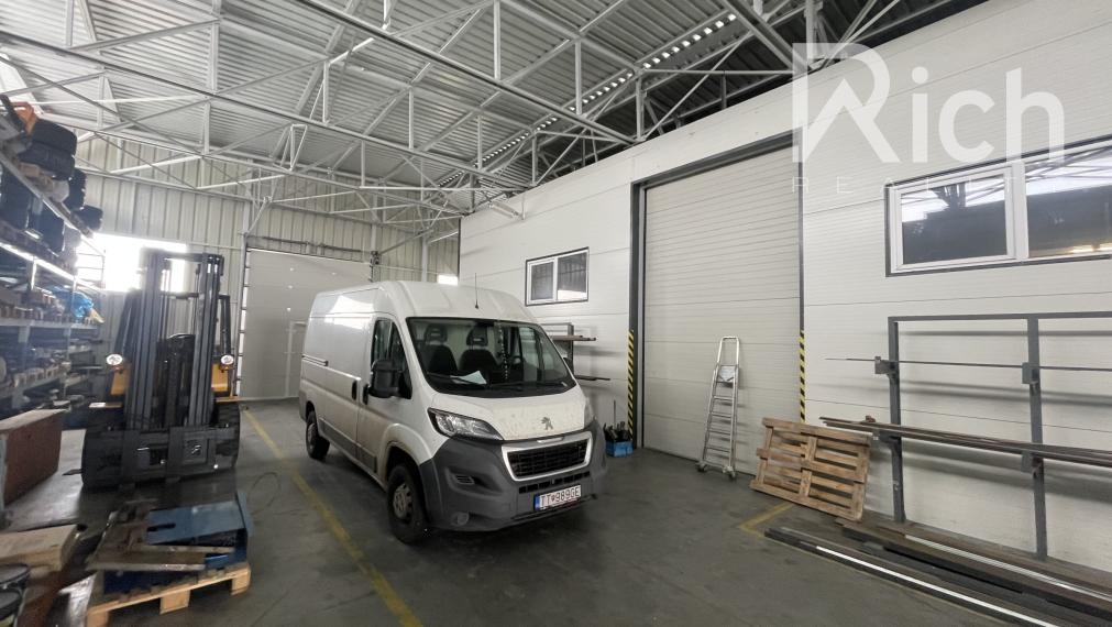 Výrobno - skladová hala s kanceláriami pri severnom obchvate mesta Trnava