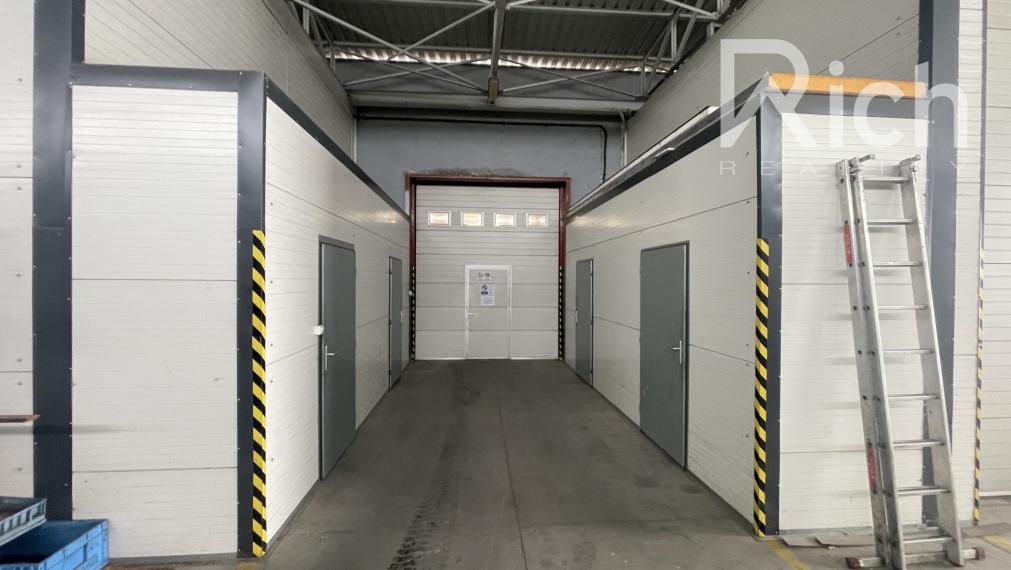 Výrobno - skladová hala s kanceláriami pri severnom obchvate mesta Trnava