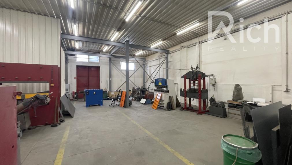 Výrobno - skladová hala s kanceláriami pri severnom obchvate mesta Trnava