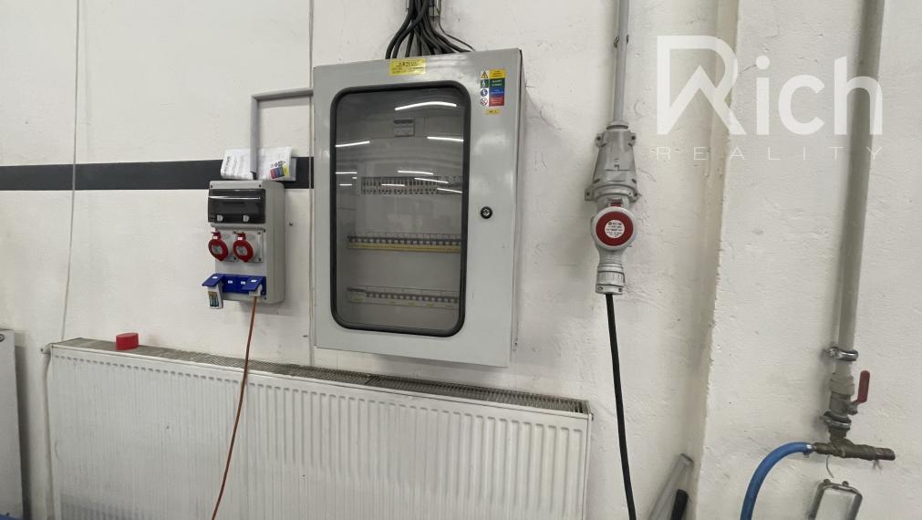 Výrobno - skladová hala s kanceláriami pri severnom obchvate mesta Trnava