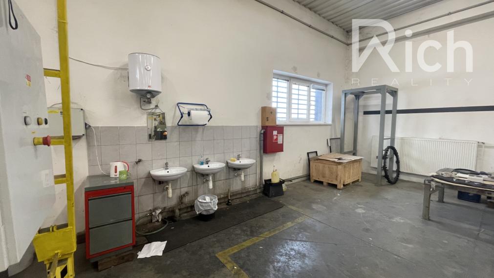 Výrobno - skladová hala s kanceláriami pri severnom obchvate mesta Trnava