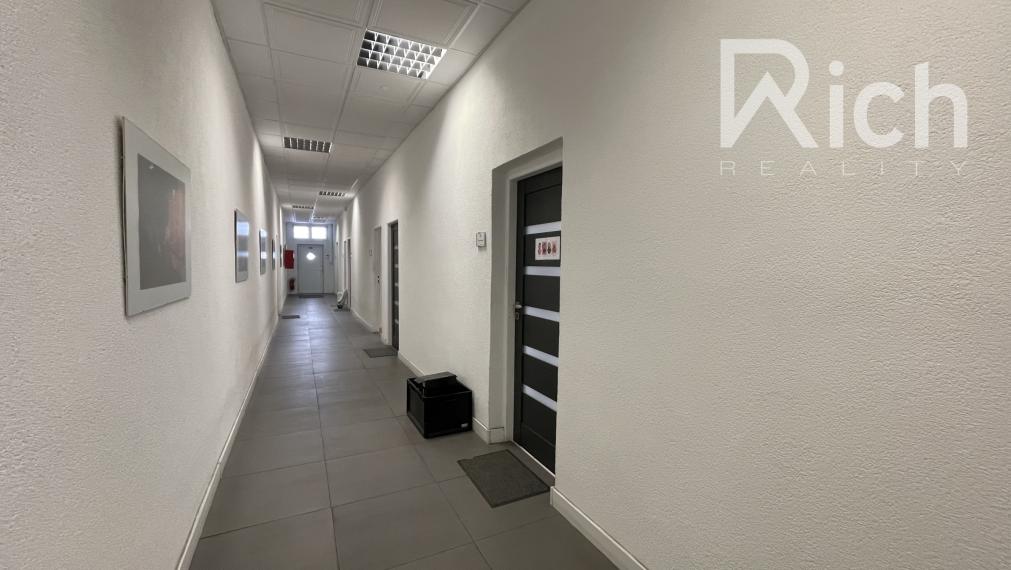 Výrobno - skladová hala s kanceláriami pri severnom obchvate mesta Trnava