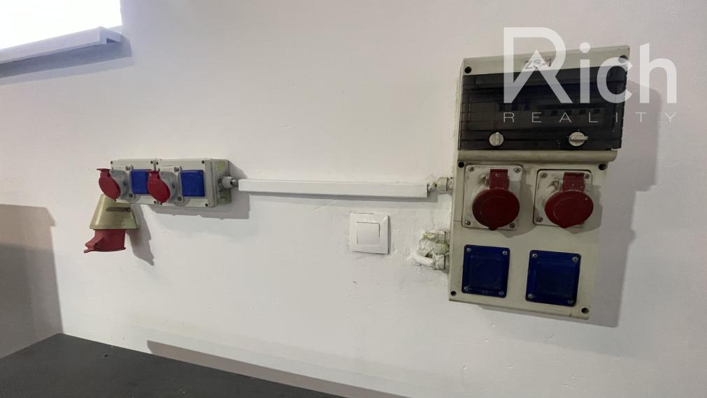 Výrobno - skladový objekt v priemyselnej zóne na Coburgovej ulici v Trnave