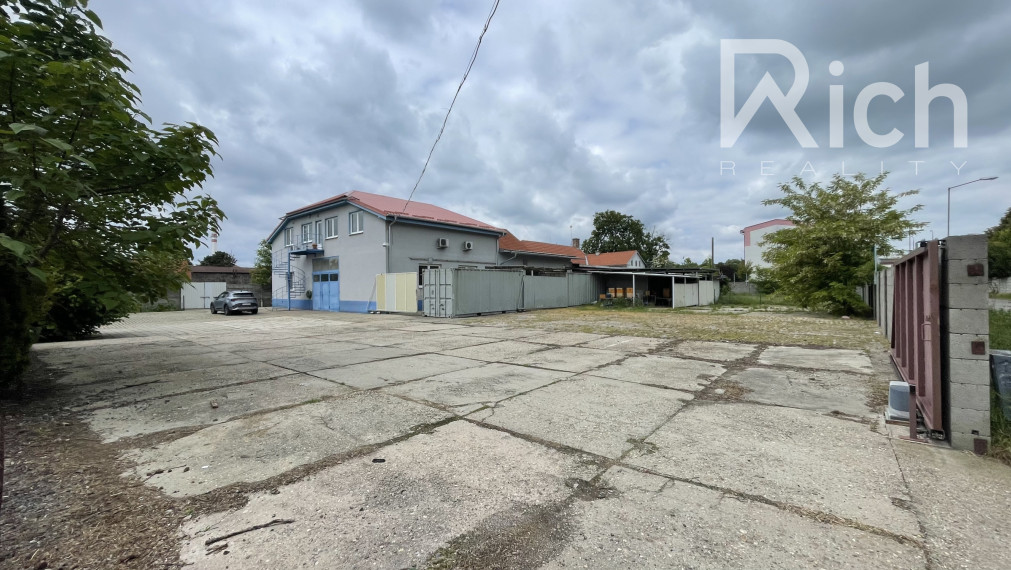 VÝROBNO-SKLADOVÝ OBJEKT 690 m2 S POZEMKOM 3237 m2 V TRNAVE.