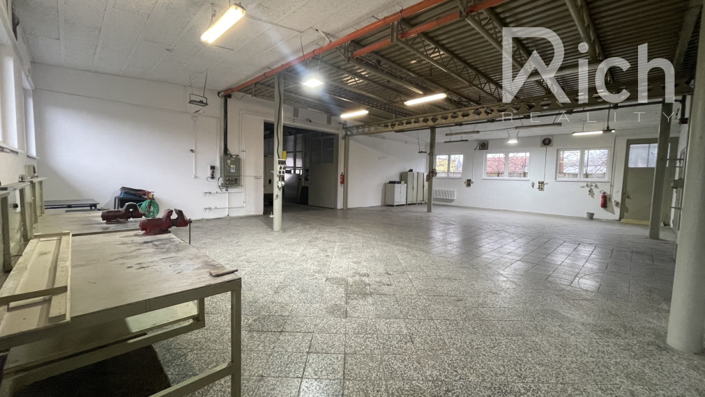 VÝROBNO-SKLADOVÝ OBJEKT 690 m2 S POZEMKOM 3237 m2 V TRNAVE.