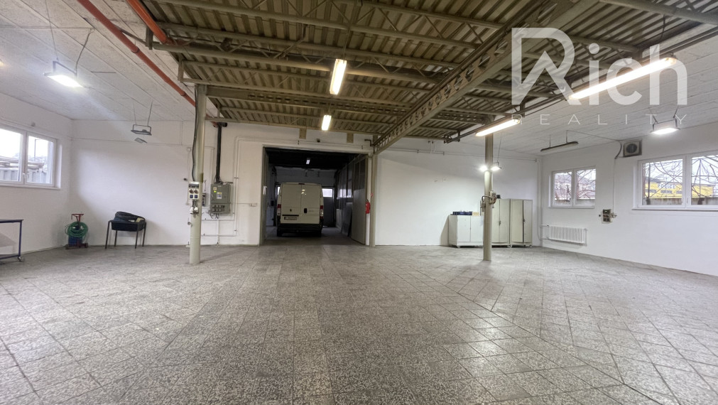 VÝROBNO-SKLADOVÝ OBJEKT 690 m2 S POZEMKOM 3237 m2 V TRNAVE.