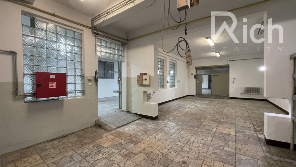 VÝROBNO-SKLADOVÝ OBJEKT 690 m2 S POZEMKOM 3237 m2 V TRNAVE.