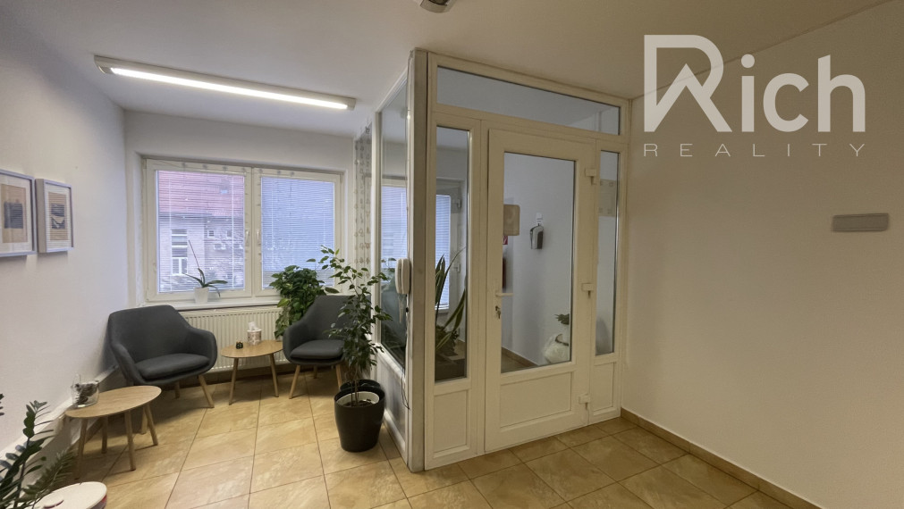 VÝROBNO-SKLADOVÝ OBJEKT 690 m2 S POZEMKOM 3237 m2 V TRNAVE.