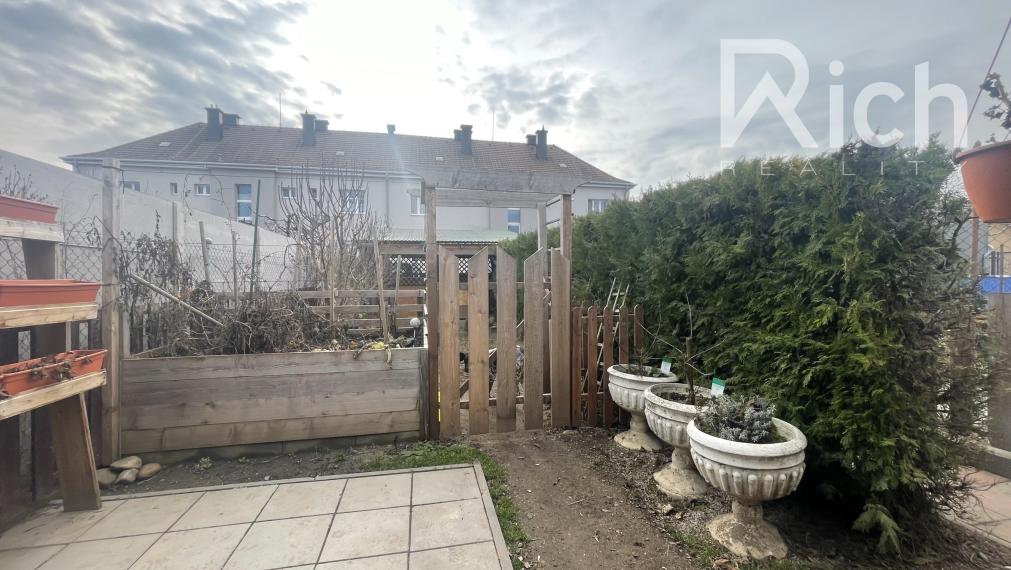 3 izb.byt so záhradkou, chatkou a vlastným parkovaním