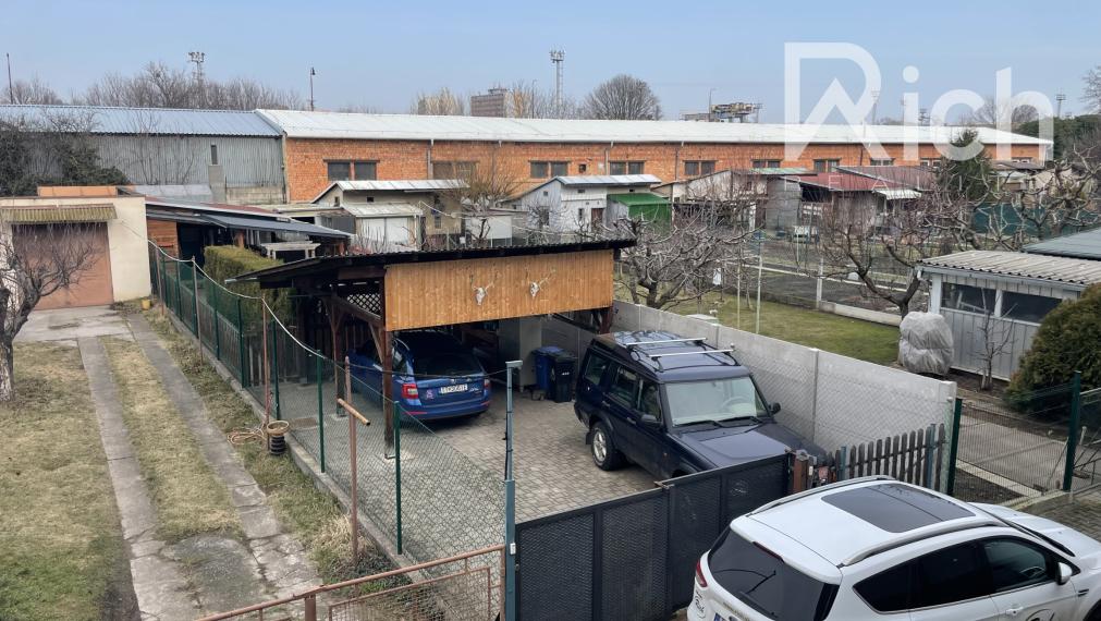 3 izb.byt so záhradkou, chatkou a vlastným parkovaním