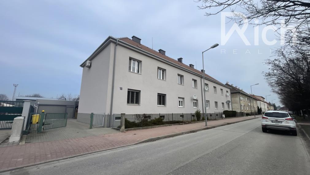 3 izb.byt so záhradkou, chatkou a vlastným parkovaním