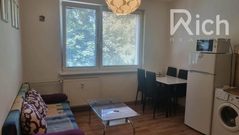 Na prenájom, veľký 1 izbový byt v blízkosti stanice na Lomonosovovej ulici