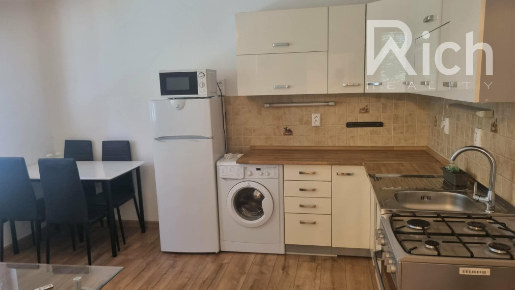 Na prenájom, veľký 1 izbový byt v blízkosti stanice na Lomonosovovej ulici