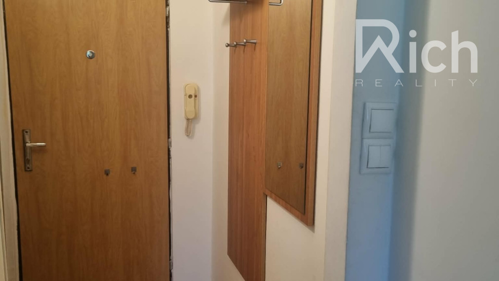 Na prenájom, veľký 1 izbový byt v blízkosti stanice na Lomonosovovej ulici