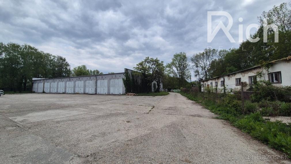 Haly a garáže v blízkosti obce Dubovany