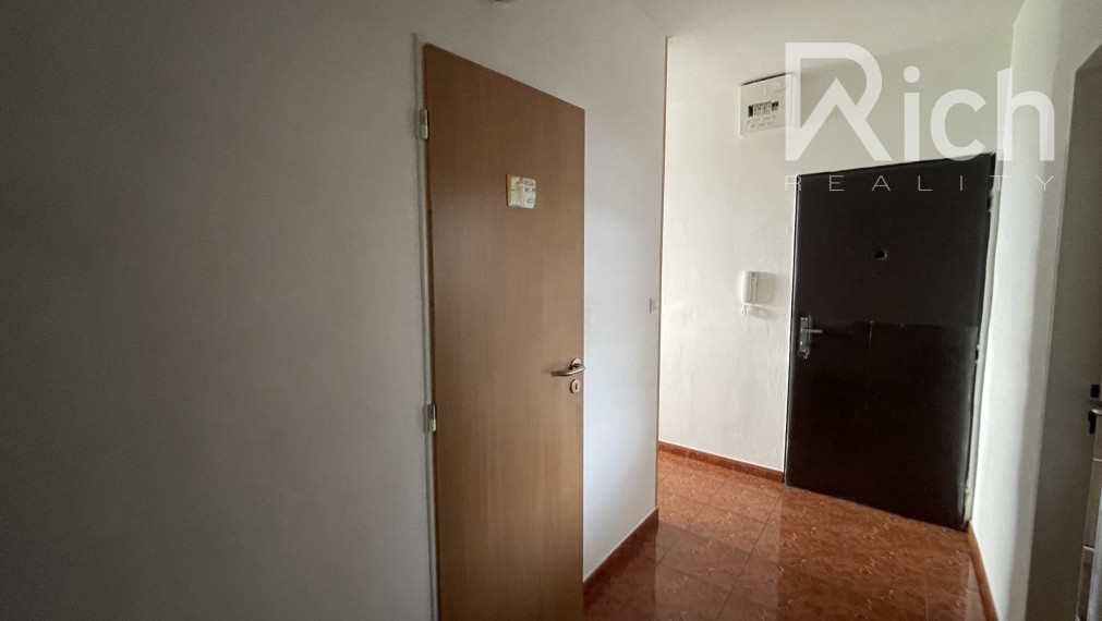 Výborne dispozične riešený 2-izbový byt s balkónom v Modre