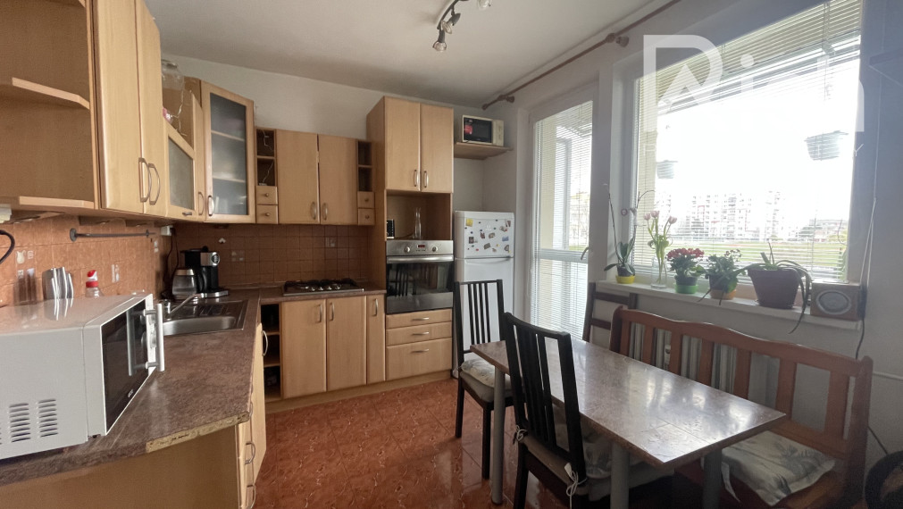 Výborne dispozične riešený 2-izbový byt s balkónom v Modre