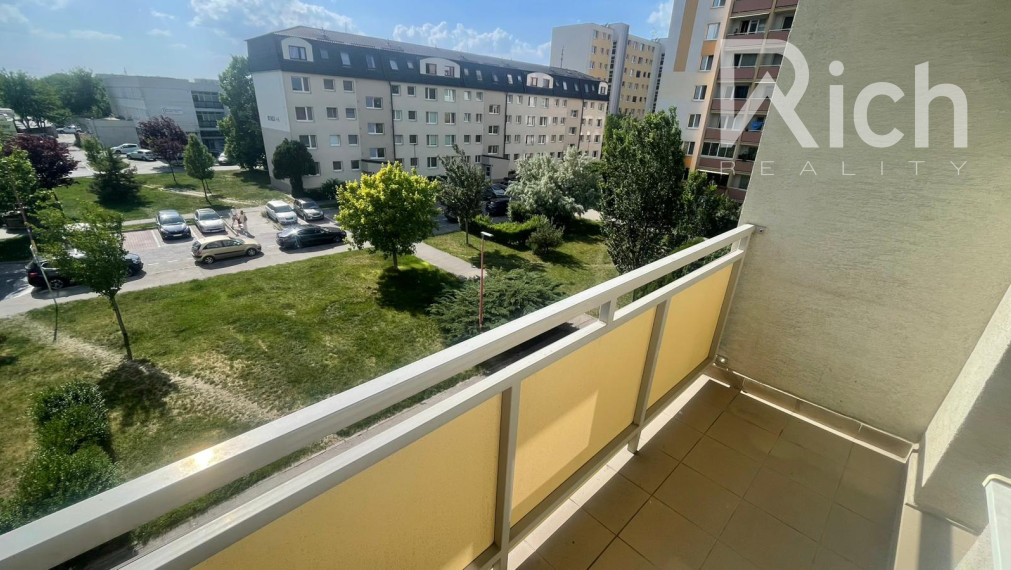 Na predaj, 2 izbový byt, komplet rekonštrukcia, 2 x lodžia, Botanická ulica