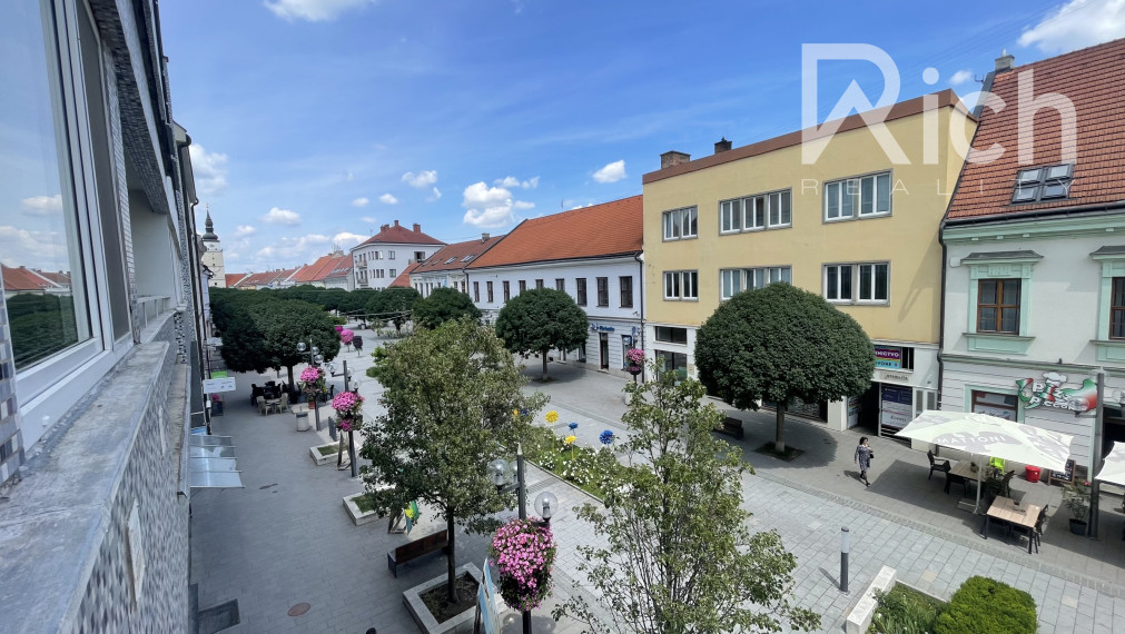 Nadštandardný 3 izb.byt s garážou v centre mesta Trnava na Hlavnej ulici