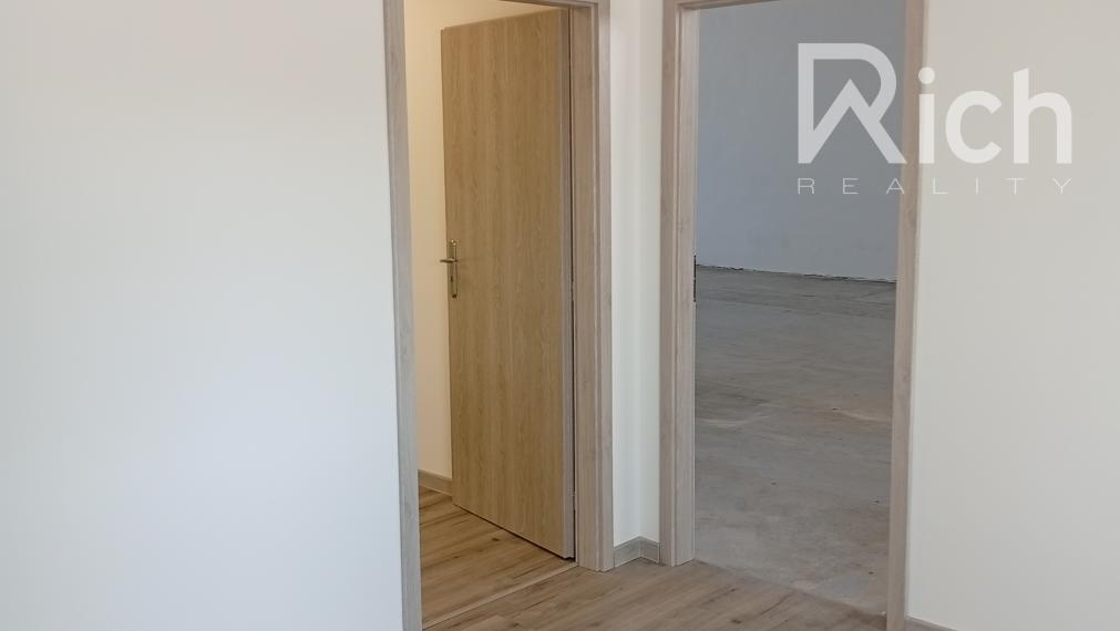 Hala na sklad, dieľňu v Piešťanoch pri železničnej stanici