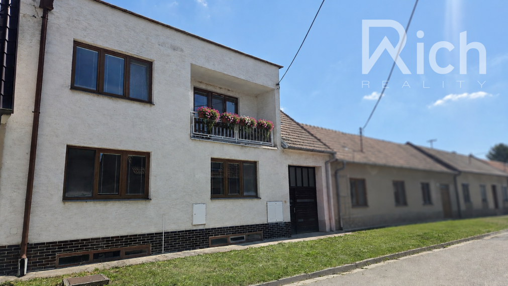 Na predaj, 4 izbový rodinný dom, pozemok 739 m2, obec Ružindol