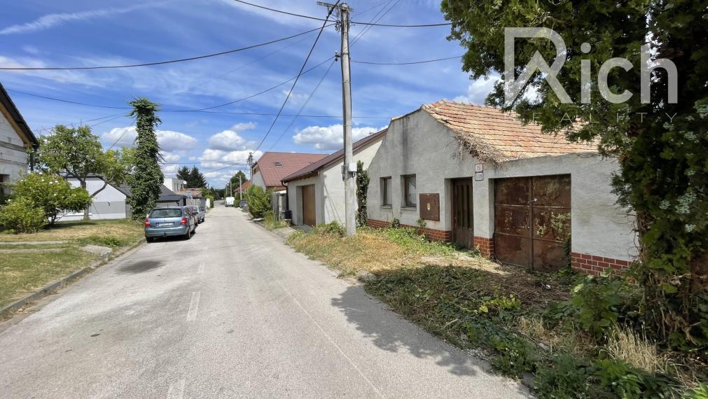 Dom s pozemkom o výmere 268 m2 v Hrnčiarovciach nad Parnou