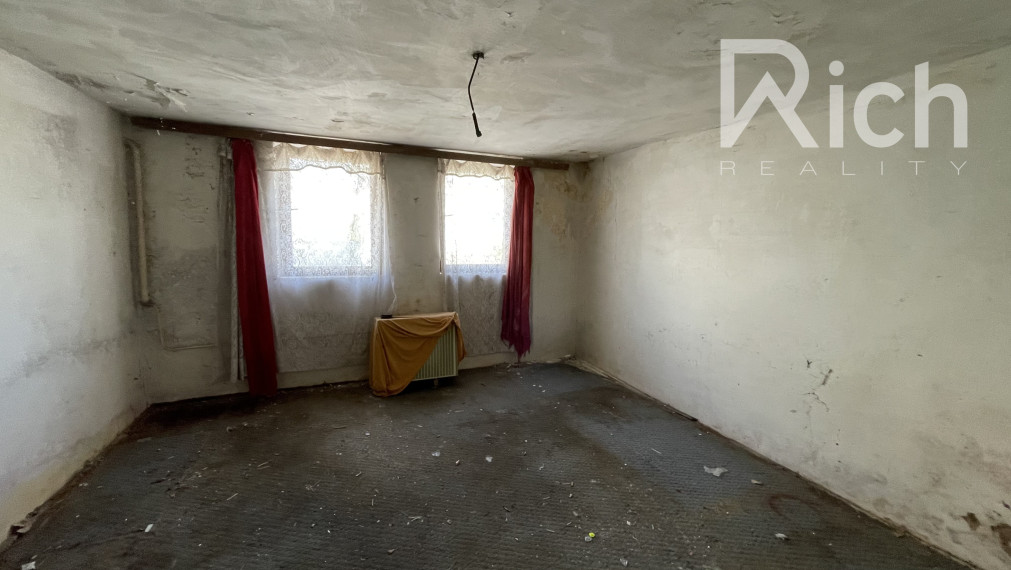 Pozemok 268 m2 s domom na zbúranie v Hrnčiarovciach nad Parnou