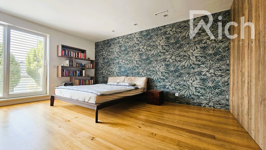 Nadčasový rodinný dom s garážou v Trnave, Pekné pole