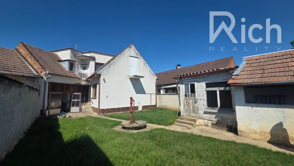 "REZERVOVANÉ" Na predaj, 4 izbový rodinný dom, pozemok 739 m2, obec Ružindol