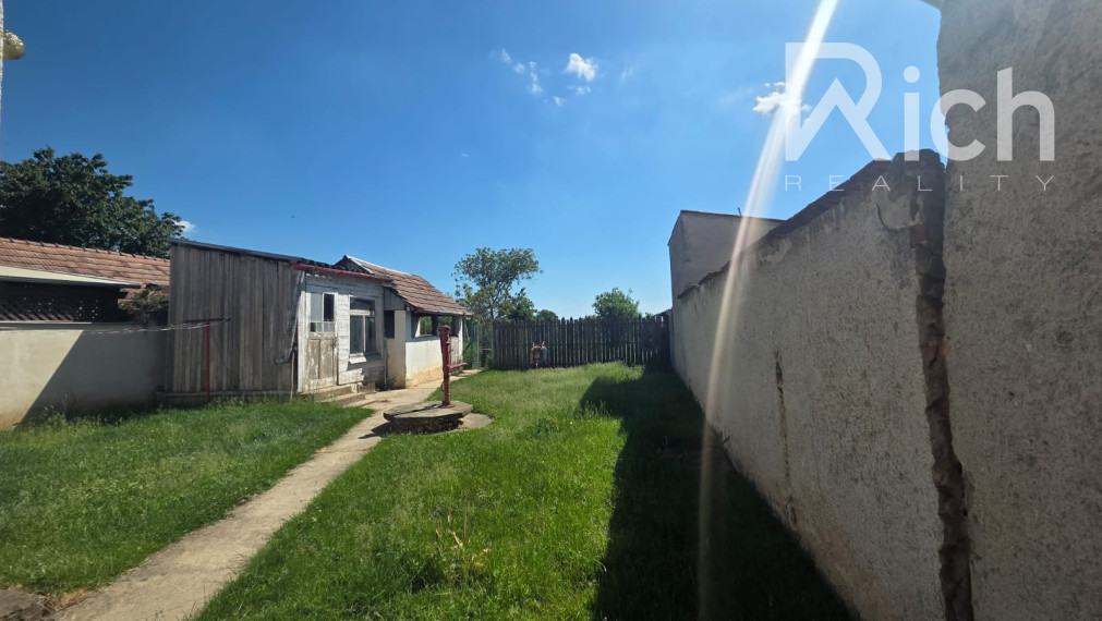 "REZERVOVANÉ" Na predaj, 4 izbový rodinný dom, pozemok 739 m2, obec Ružindol