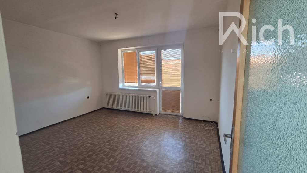 "REZERVOVANÉ" Na predaj, 4 izbový rodinný dom, pozemok 739 m2, obec Ružindol