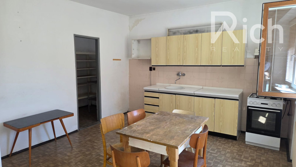 "REZERVOVANÉ" Na predaj, 4 izbový rodinný dom, pozemok 739 m2, obec Ružindol