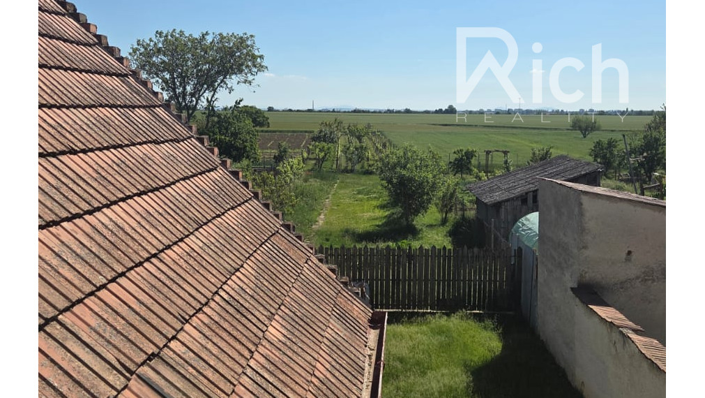"REZERVOVANÉ" Na predaj, 4 izbový rodinný dom, pozemok 739 m2, obec Ružindol
