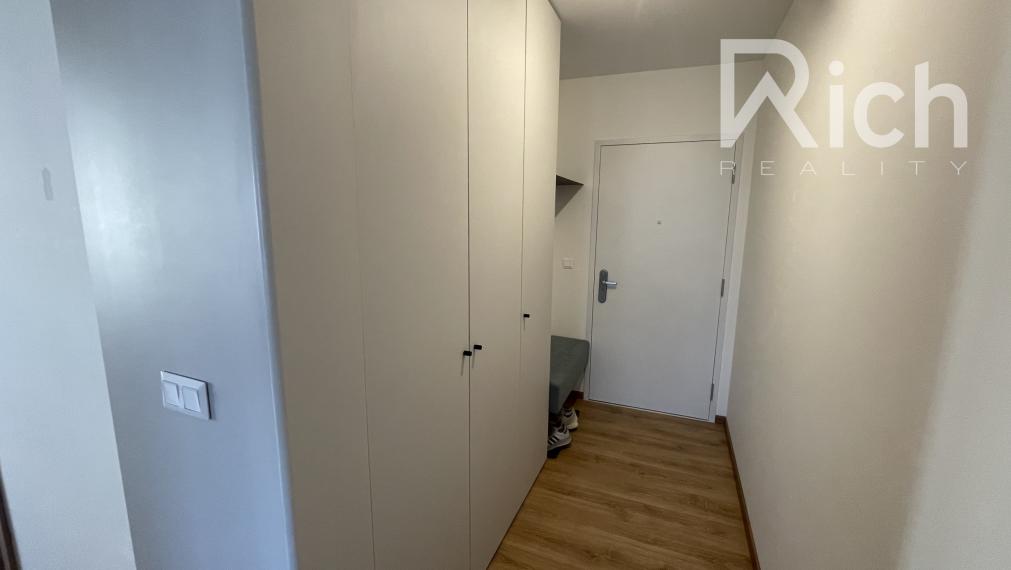 Nový kompletne zariadený 2 izb.byt s garážou a balkónom pri cukrovare.