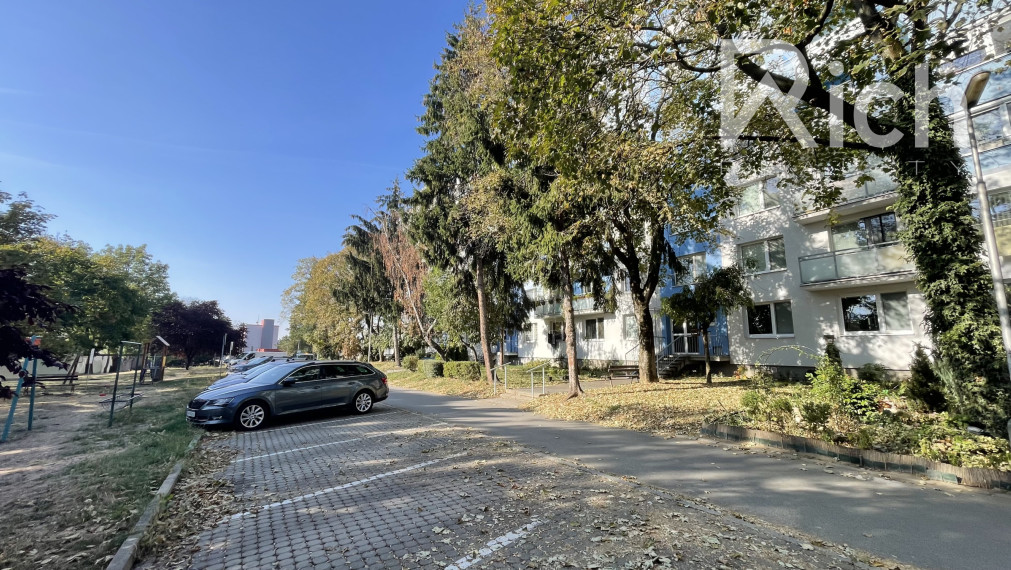 Garzónka na predaj v obľúbenom bytovom dome„Modrák“ v Topolčanoch