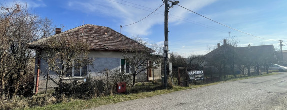 Rodinný dom s pekným širokým 35 m. pozemkom v Suchej nad Parnou.